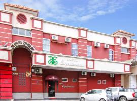 Super OYO 43930 Hotel Esplanade，位于山打根山打根机场 - SDK附近的酒店