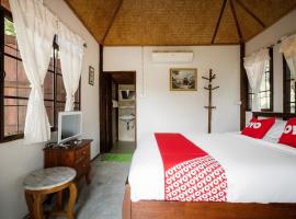 OYO 766 Zompo Baan Din Resort，位于湄登的酒店