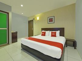 OYO 90644 M Three Hotel，位于Kampong Batu Tiga的酒店