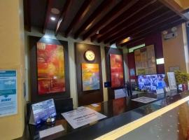 OYO 1037 Lendes Tourist Inn Main，位于那牙的酒店
