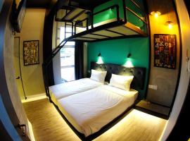 OYO 90899 Tube Hotel Melaka，位于Kelebang Besar的酒店