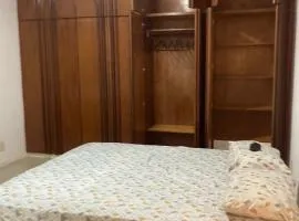 Suíte privativa com cama Queen em casa ampla e confortável em casa compartilhada