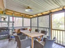 6 Mi to Ellen Trout Zoo Family Home with Yard!