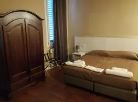 PIAZZA CAVOUR 2 LUXURY ROOMS- BEDINBOLOGNACENTRO Suites