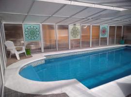 Caba&ntilde;as Pio Pio，位于梅洛的带热水浴缸的酒店