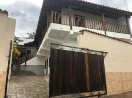 Pousada Alegre Pinheirinho，位于蒂拉登特斯的酒店
