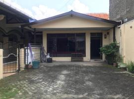OYO 93864 Wisma Gading Syariah，位于Pemalang的酒店