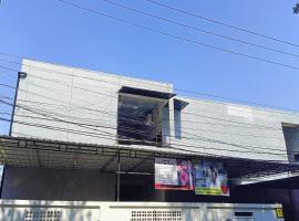 OYO 94114 Melros Place Homestay，位于Sungguminasa的酒店