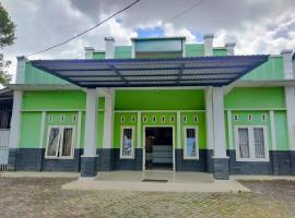 OYO 93918 Wisma Tulip Near Masjid Besar Desa Tanabangka，位于Bontonompo的酒店