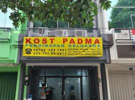 OYO Life 92878 Kost Padma Syariah，位于Kandang-besar的酒店