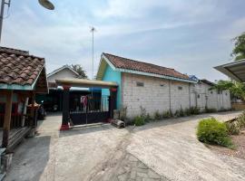 SPOT ON 93621 Kost Bu Tutik Syariah，位于拉旺的酒店