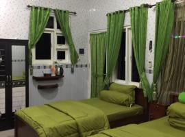 OYO Life 93055 Fathin Hotel，位于Sangkapura的酒店