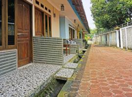 OYO 90369 An Nur Family Homestay Syariah，位于Cigombong的酒店