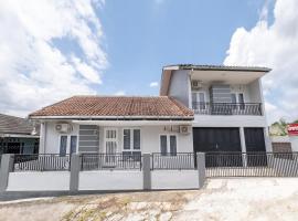 Super OYO 2727 Nareswari Guest House Syariah，位于马格朗的酒店