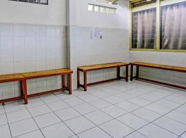 OYO 92124 Raya Permai Homestay Syariah，位于Pamekasan的酒店