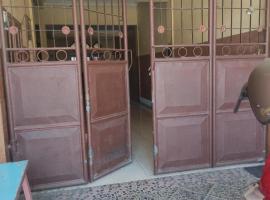 SPOT ON 93042 Lina Homestay Syariah，位于Sedati的酒店