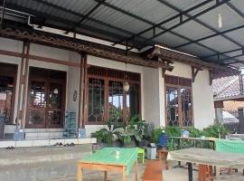 OYO 94212 Home Stay Syariah Annur，位于库宁岸的酒店