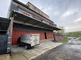 OYO 93532 Kost Nian Syariah Near SPBU Pertamina 74.91657 Mattirotasi Sidrap，位于Parepare的酒店