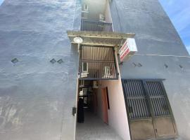 OYO 90111 Almeerah Homestay Syariah Near RS Hermina，位于Pampang的酒店