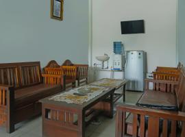 OYO 92377 Wisma Melyro Syariah Near Yamaha - Thamrin Brothers Cabang Muara Dua，位于Muaradua的酒店