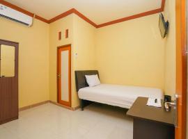 OYO Life 2619 Kost Keluarga Cemara，位于Gresik的酒店