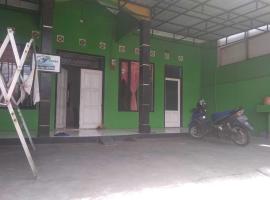 Capital O 92080 Green Home Stay，位于Ciamis的酒店