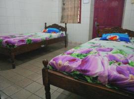 OYO Life 1972 Aman Family Inn Syariah，位于Ponorogo的酒店