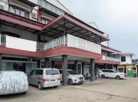 Super OYO 2704 Hotel Transit 2