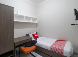 OYO 3253 Sofia Residence，位于Telukjambe的酒店