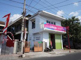 OYO Life 93038 Kost Putra Malilah，位于Lumajang的酒店