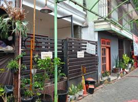 OYO Life 93382 Gajayana Kost Female Only Syariah，位于Jenggrik的酒店
