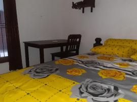 OYO 90810 Ravaya Homestay，位于新加拉惹的酒店