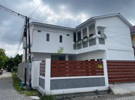 OYO 93457 White House SyariahNearOYO 93457 White House Syariah，位于Kubang的酒店