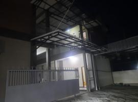 OYO 94021 Guest House Pak Eman，位于井里汶的酒店