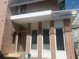 OYO 93031 Edotel Smkn 5 Palopo Near Bukit punai，位于Bua的酒店