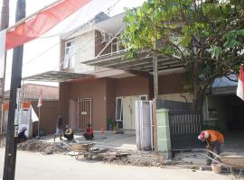 SPOT ON 93611 Kost Pak Suyatno Syariah 2，位于Ponorogo的酒店