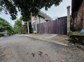 OYO 94034 Perbetulan Guest House Syariah，位于井里汶的酒店