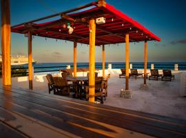 Penthouse with Roof Top Terrace，位于玛哈威的酒店