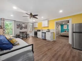 Cozy & Spacious 1BR in Montrose Walk to Top Attractions