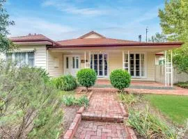 Ayr House - Echuca Holiday Homes