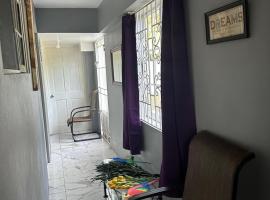Secluded Haven 2 bedroom st Mary Jamaica，位于Charlottenburgh的酒店