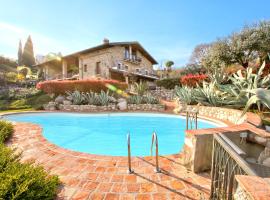 Cascina Crocelle with Lake View and Shared Pool，位于加达湖畔帕登赫的酒店