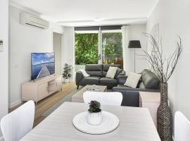 Resort Pool and Garden Apartment, Nelson Bay，位于尼尔森湾的度假村