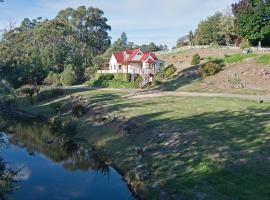 CRABTREE RIVERFRONT COTTAGES Beautiful peaceful location RELAX & ENJOY，位于休恩维尔的酒店