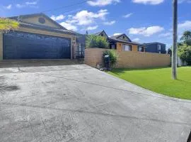 Our Haven: 4-Bed Escape Near Beach & Mogo Trails
