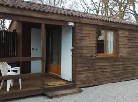 Camping Village Puyrond Bressuire，位于布雷叙尔的酒店