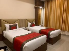 Hotel The Grand by Nexottel，位于Robertsganj的酒店