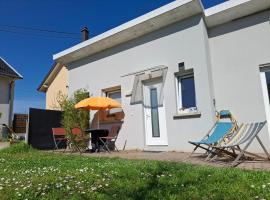 Bienvenue chez Nous ! studio privé, parking, calme，位于里克塞姆的酒店