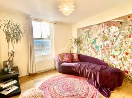 London's Central East End 2 Bedroom City Apartments，位于伦敦的酒店