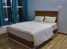 I-ROOMZ S S V Hotel，位于Hoskote的酒店